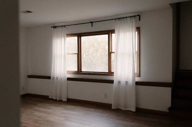 Primary Photo - 533 Maple Square