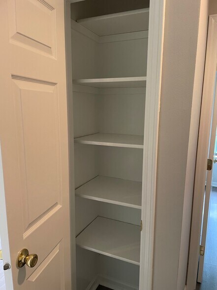 Building Photo - 10750 N Park Ave