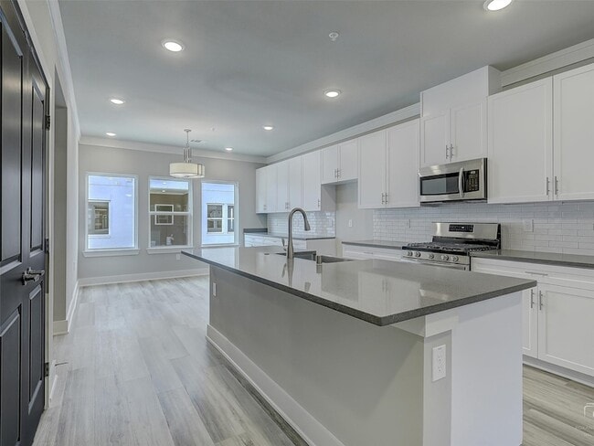 Building Photo - 3369 Wynwood Dr