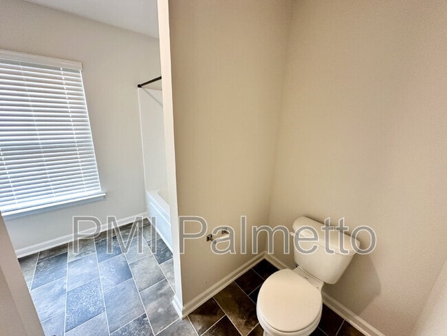 Building Photo - 335 Chetsley Dr