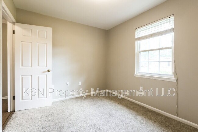 Building Photo - 503 W Tietgen St