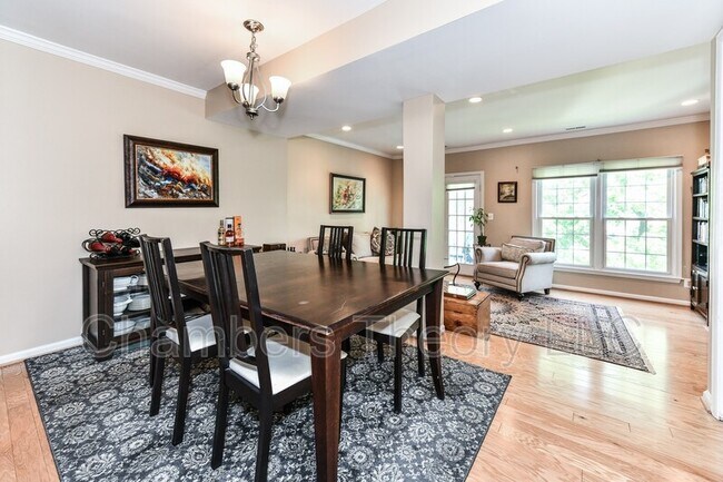 Building Photo - 2911-D S Woodstock St