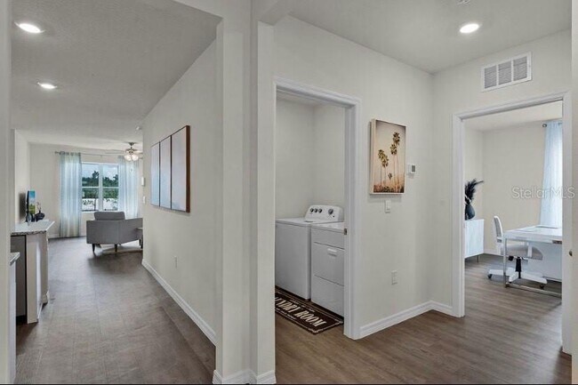 Building Photo - 2709 Cedar Rdg Ct