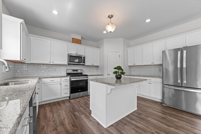 Building Photo - 828 Knoll Cir