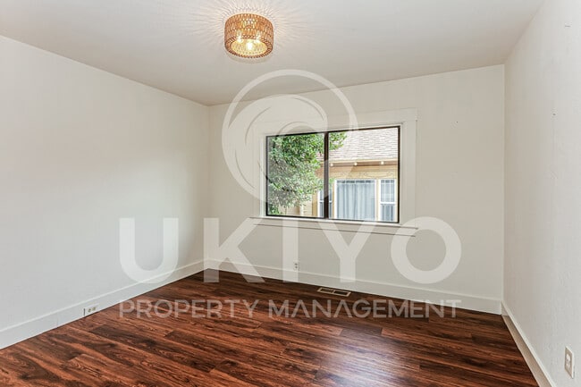 Building Photo - 891 57th St