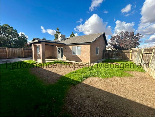 Building Photo - Charming 3 Bed/2 Bath North Bakersfield Ho...