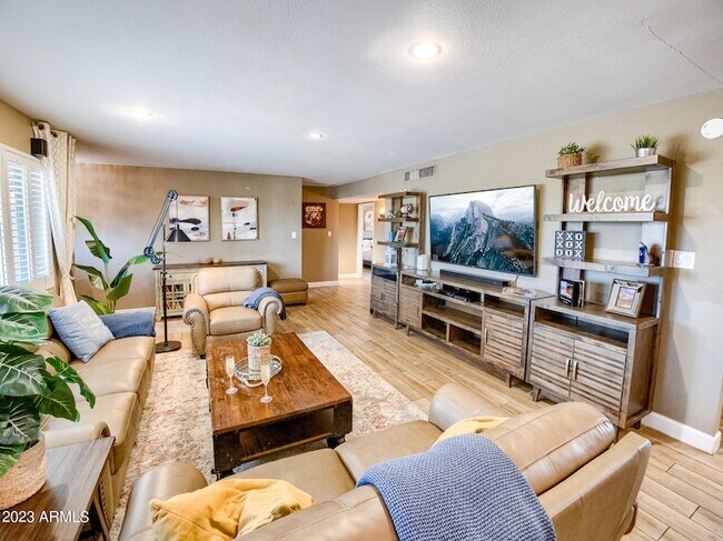 Building Photo - 2301 N 81st Pl