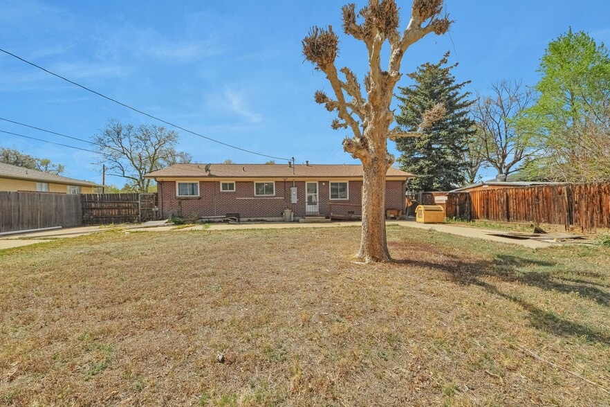 Building Photo - 5718 Iris St
