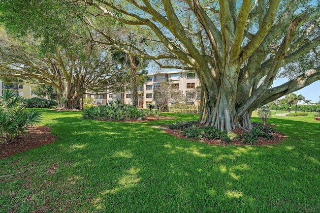 Building Photo - 300 N Hwy A1A