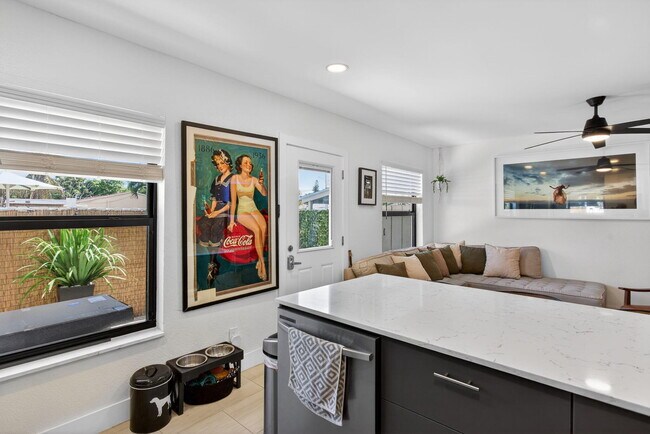 Building Photo - 1501 NE 7th Ave