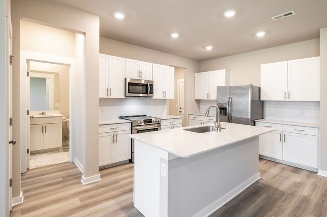 Building Photo - AVAILABLE NOW in Foxland Crossing