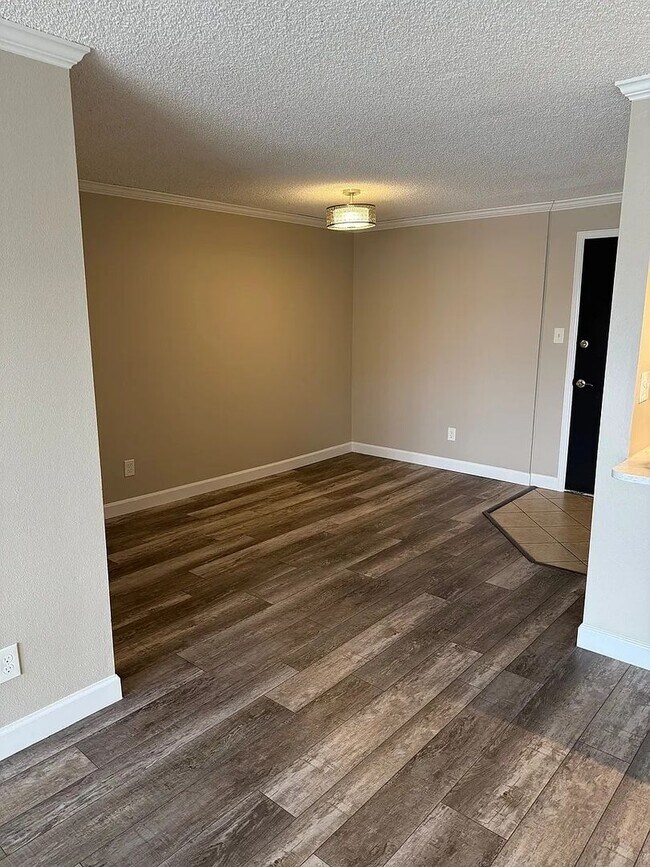 Building Photo - Beautiful 1-Bedroom Condo at Mountain Shadow Condominiums