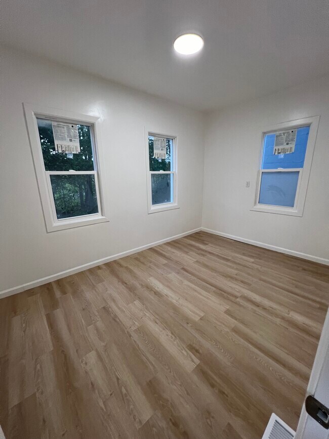 Building Photo - 3203 Tytus Ave
