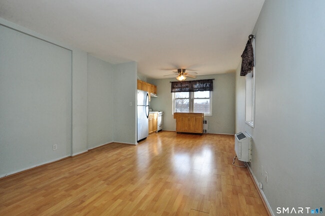 Building Photo - 39 Glenbrook Rd