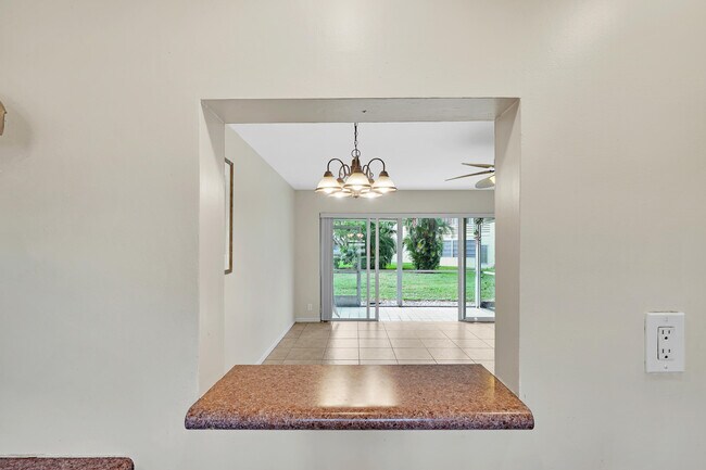 Building Photo - 719 Lori Dr
