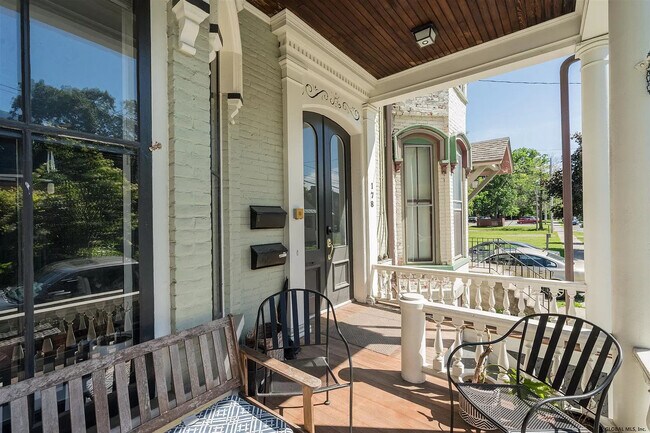 Building Photo - 178 Regent St