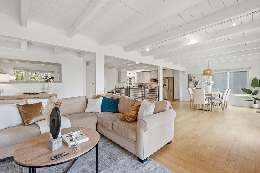 Building Photo - 2323 Mastlands Dr