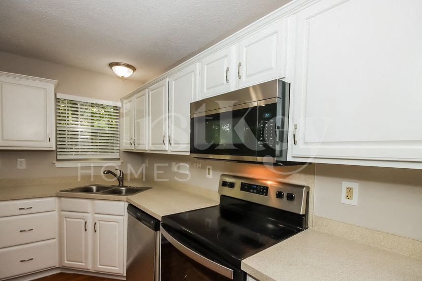 Building Photo - 2935 Canary Ct