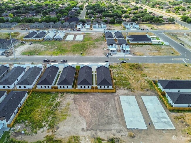 Building Photo - 25 N Onyx Ave