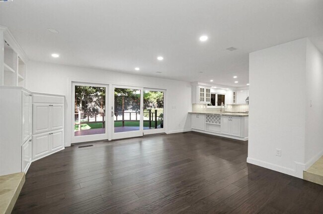 Building Photo - San Ramon 4 Bd / 2.5 Ba Semi Custom Home l...