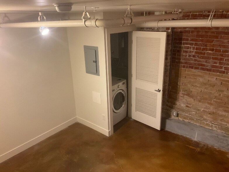 Building Photo - 342 W 200 S