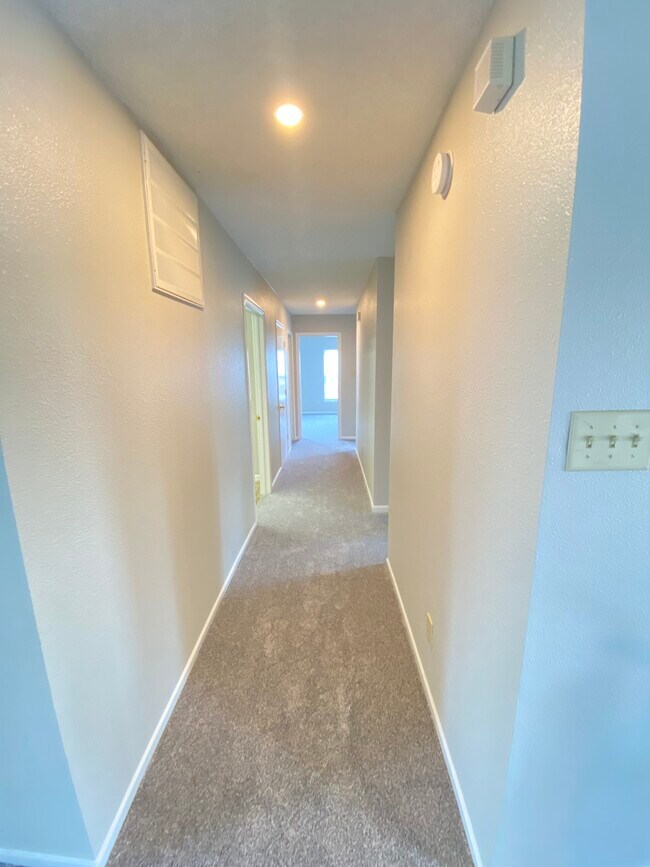 Building Photo - 5843 Amber Ln