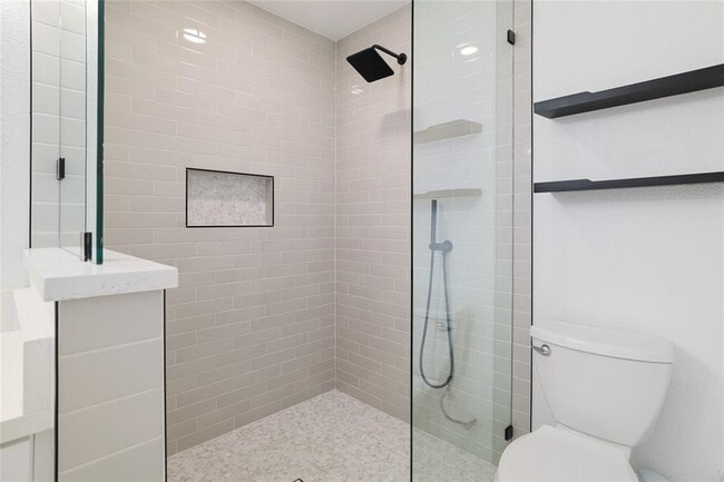 Building Photo - 4500 Sarasota Dr