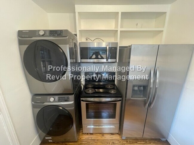Building Photo - Newly Renovated 2 Bed 1 Bath near U of M!