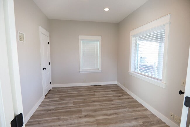 Building Photo - Newly renovated 2 bed 1 bath