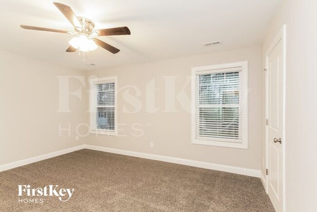 Building Photo - 1520 Longbow Dr