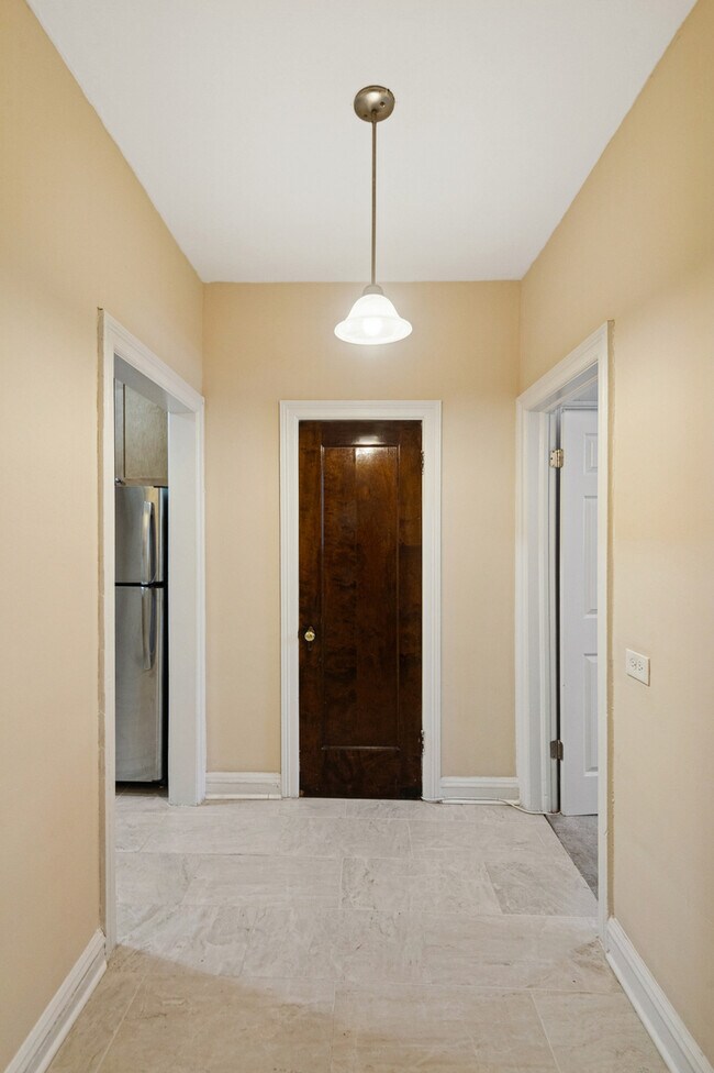 Building Photo - 200 S Maple Ave