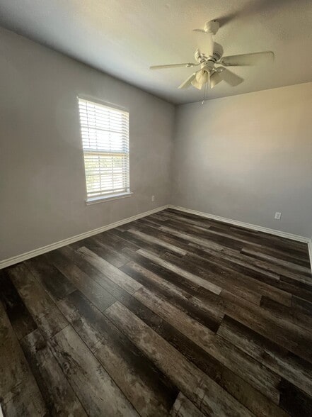 Building Photo - 904-906 Parkplace Ridge