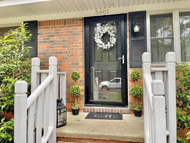 Building Photo - Ready 07-13-26! 4/2 Ranch Home On Corner Lot! Pet-Friendly & All Appliances Convey!