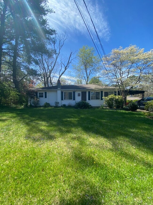 Building Photo - Perfect location in West Knoxville!!