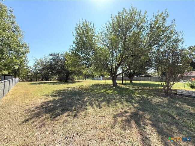 Building Photo - 1813 Cedar Ln