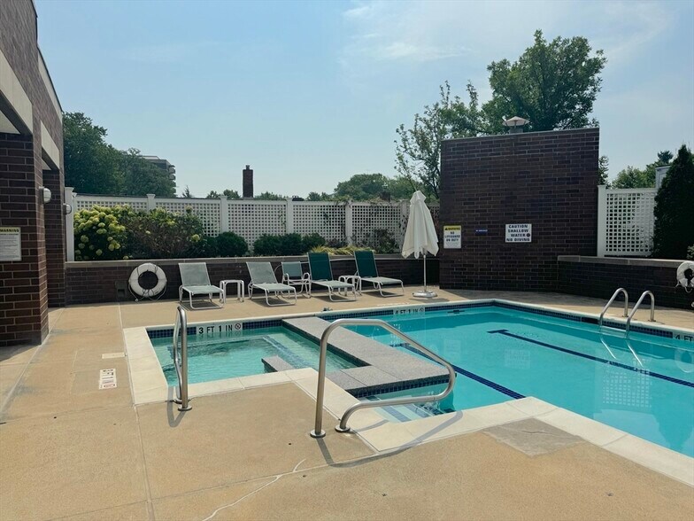 Building Photo - 950 Massachusetts Ave