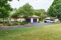 Building Photo - Spacious Duplex in Plainwell