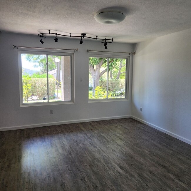 Building Photo - Tierrasanta 4 bedroom 2.5 bath townhouse w...