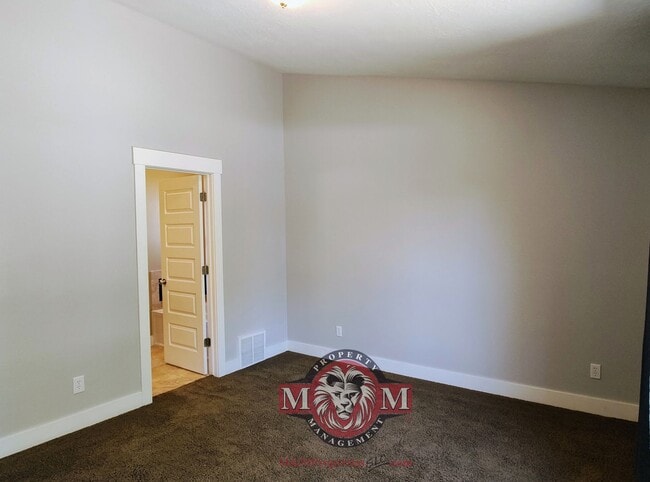 Building Photo - Remodeled 5 Bd Home in Midvale