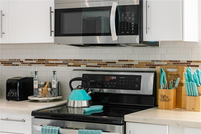 Building Photo - 1900 N Victoria Park Rd