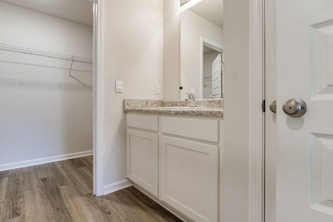 Building Photo - 2528 Sutton Pl Dr