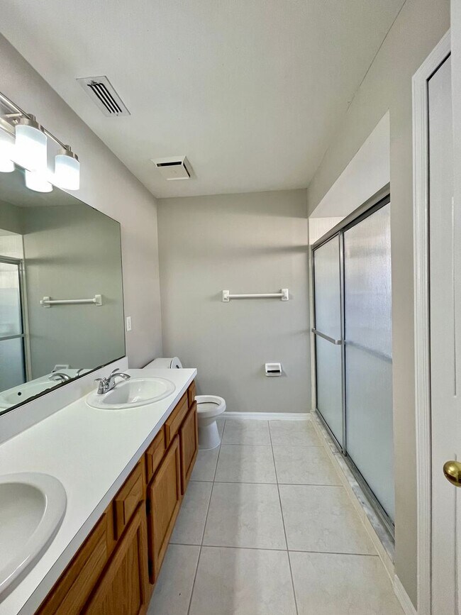 Building Photo - CUTE HOME IN SOUTHEAST ORLANDO