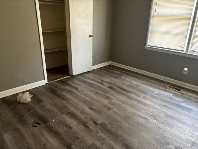 Building Photo - 6521 Cissna Dr