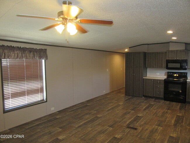 Building Photo - 4905 Alameda St