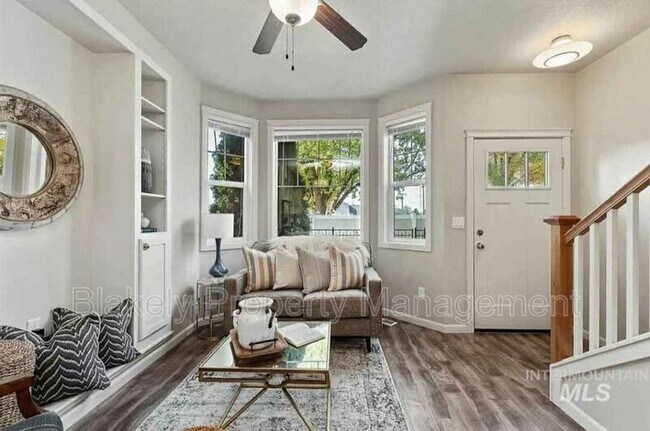 Building Photo - 4366 N Five Mile Rd