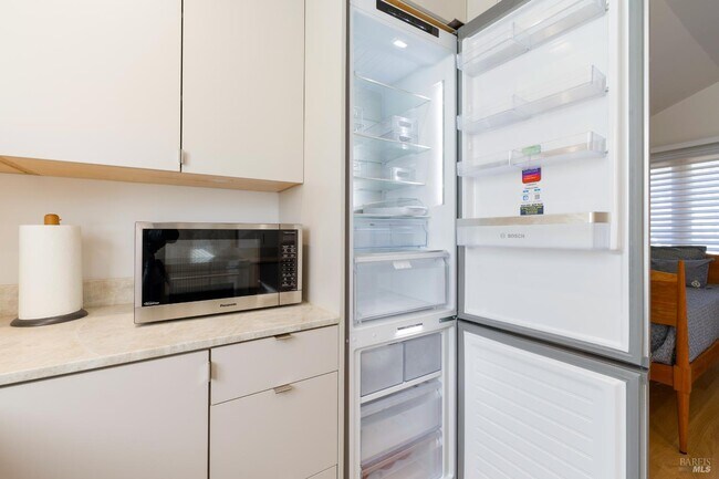 Building Photo - 291 W Thomson Ave