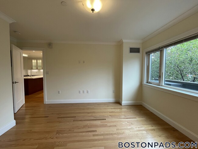 Building Photo - 1443 Beacon St