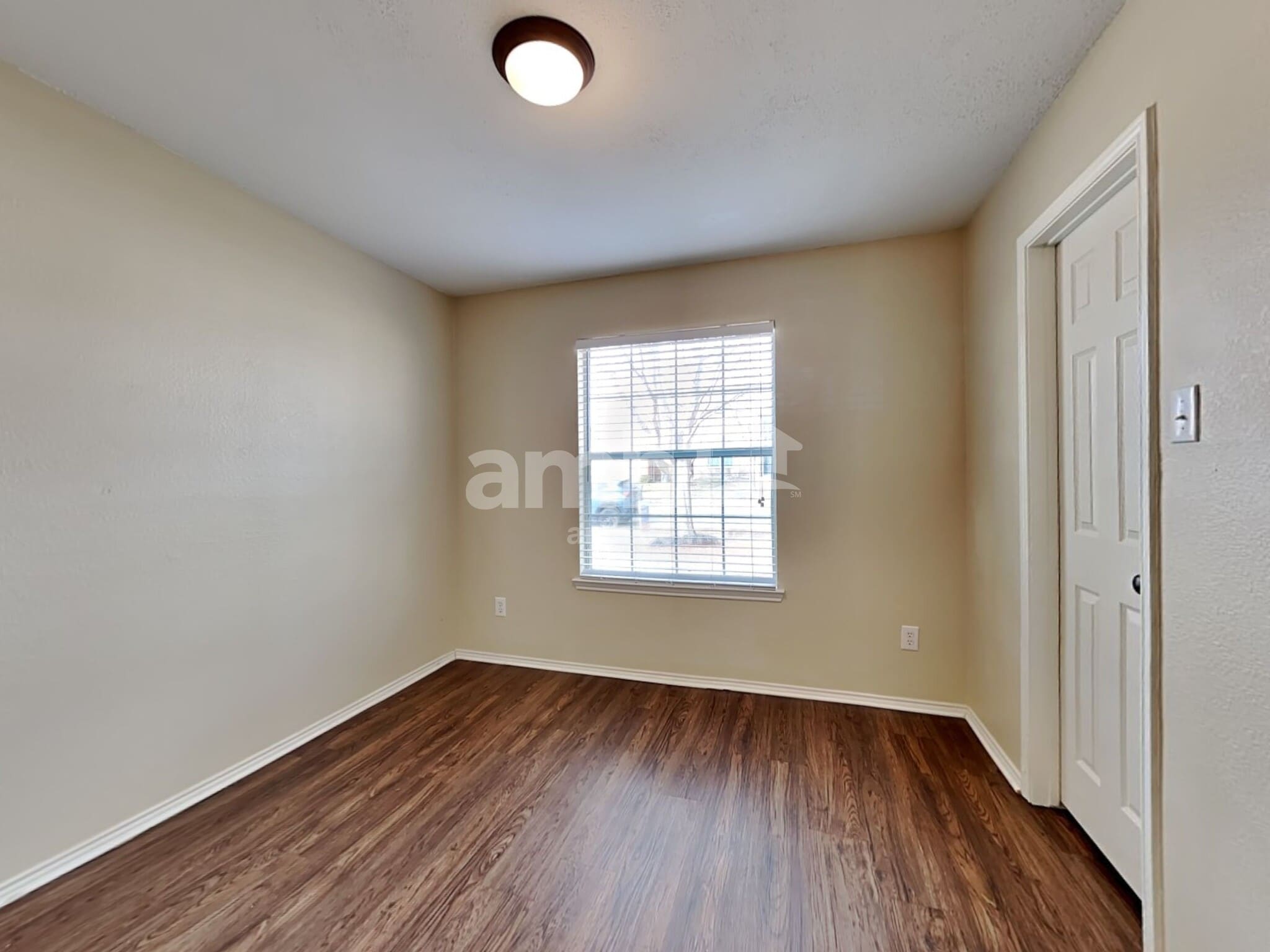 Building Photo - 2020 Fairview Dr