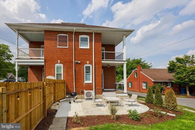 Building Photo - 136 E Harrisburg Ave