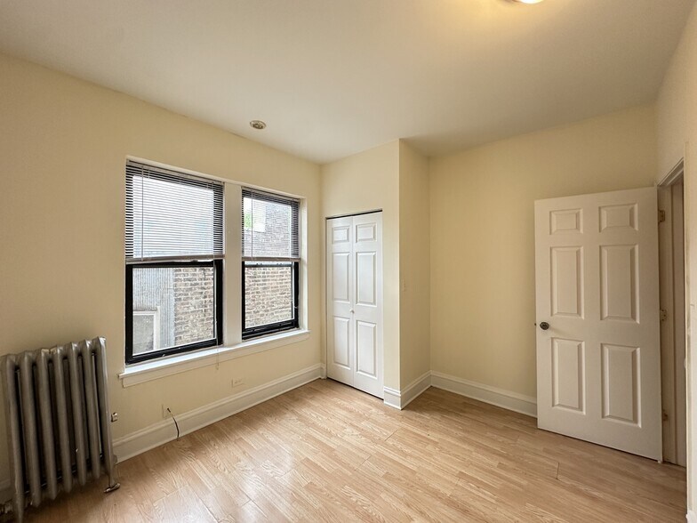 Building Photo - 4854 N Damen Ave